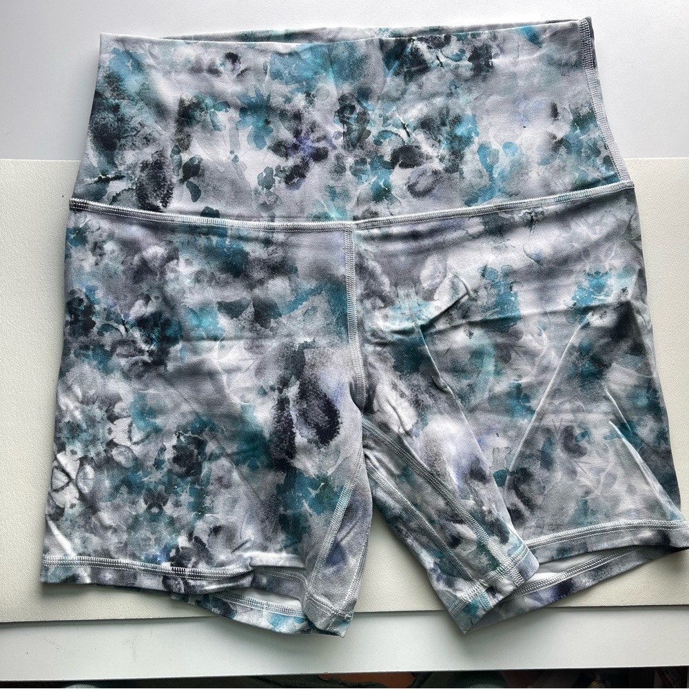 Lululemon align shorts - size 6